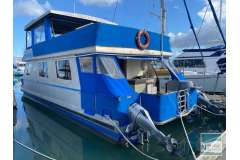 DREAMTIME: Houseboat and Berth Package