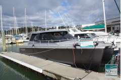 KARA: Kingfisher 900 Multihull with Trailer