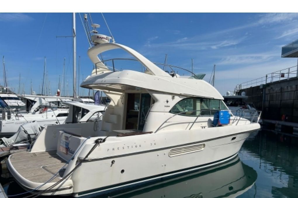 Prestige 36 Flybridge